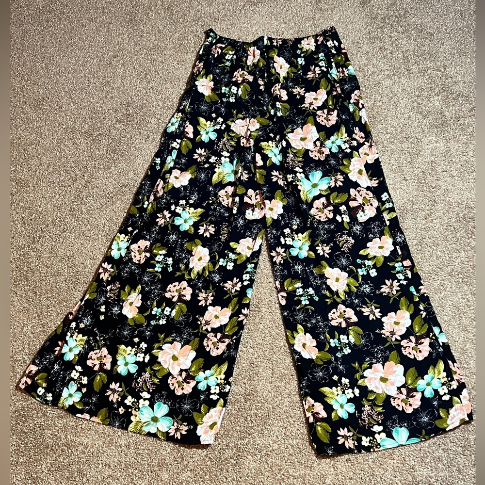 $$SOLD$$ Floral Wide Leg Pants Women’s Flared Leg Floral Slit Pants Size Medium